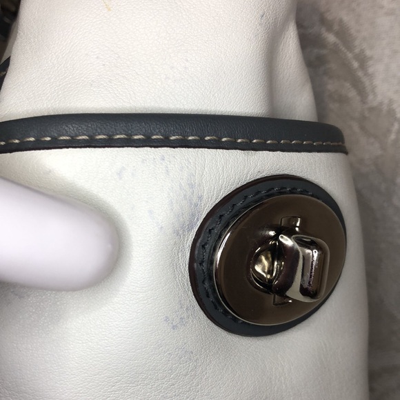 Coach Leather Tote East/West Gallery Tote. - Picture 9 of 17